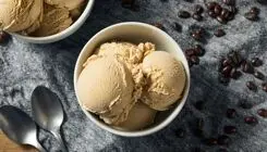 طرز تهیه بستنی قهوه خانگی با بافتی نرم و خامه‌ای