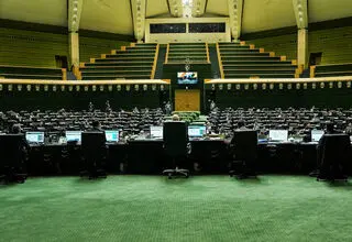 حضور خادمان مسجد مقدس جمکران در صحن مجلس