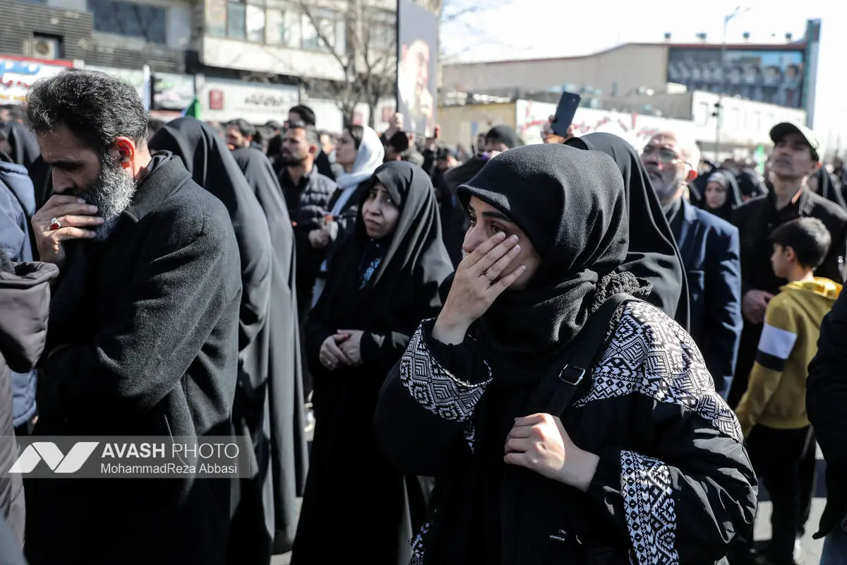 تجمع سوگواران رهبر شهید انقلاب در میدان انقلاب تهران