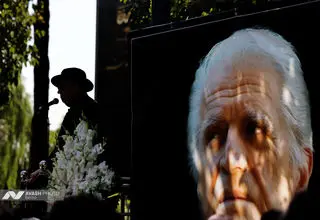 مراسم تشییع پیکر احمد پژمان