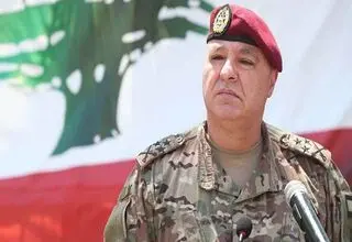 شوخی دستی رئیس جمهور لبنان با فرمانده ارتش 
