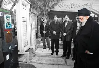 نسبت میان دو شهید؛ آیت‌الله خامنه‌ای و آوینی از روزهای جنگ تا پیوند فرهنگی ماندگار/ پیام حضور در تشییع سیدمرتضی چه بود؟ + فیلم و عکس