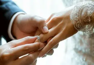 زرنگ بازی این مرد برای ازدواج با زن چشم رنگی