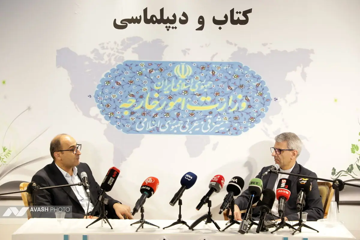 حضور اسماعیل بقایی در نمایشگاه کتاب تهران