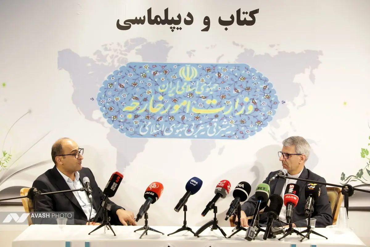 حضور اسماعیل بقایی در نمایشگاه کتاب تهران