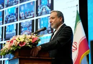 عراقچی: پزشکیان اصلاح‌طلب است اما اصول‌گراست