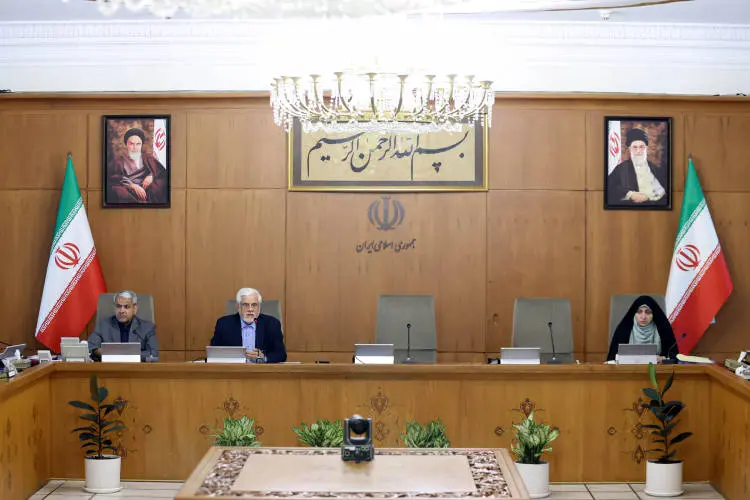 گزارش وزیر بهداشت از کاهش چشمگیر مهاجرت کادر درمان در 6 ماهه دوم سال 1403