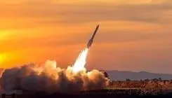 لحظه خارج کردن بمب عمل نکرده از یک خانه‌