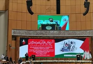 سفیر یمن: در برابر دشمن باید دست بر ماشه باشیم