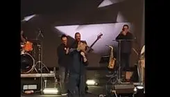 لحظه خواستگاری سیامک عباسی از یک دختر در کنسرت+ویدیو