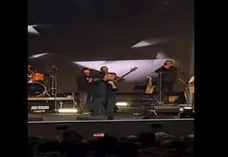 لحظه خواستگاری سیامک عباسی از یک دختر در کنسرت+ویدیو