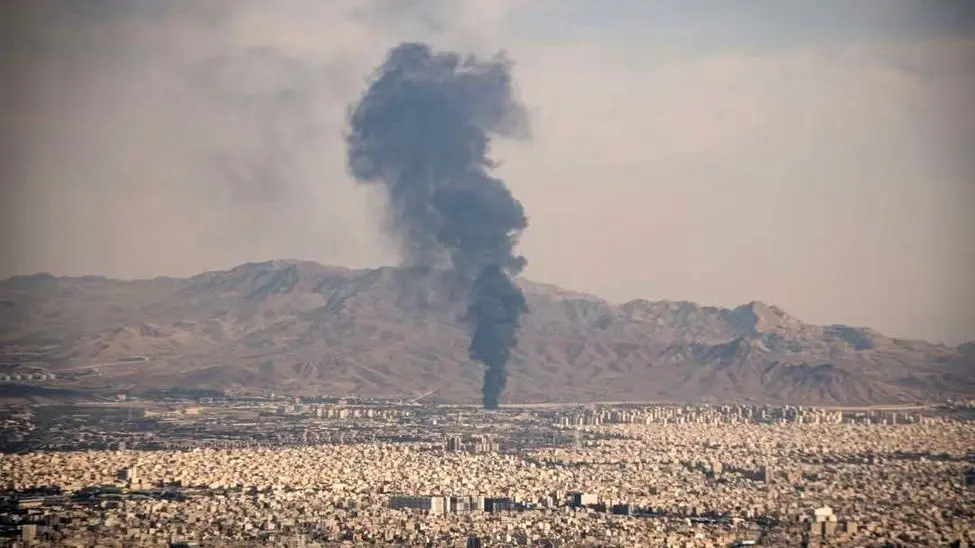 تجمع ده‌ها هزار نفری لندن در حمایت از ایران/ ادعای ترامپ: اگر ایران جریان تنگه هرمز را متوقف کند، پاسخی ۲۰ برابر شدیدتر می‌دهیم + فیلم و عکس