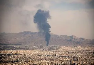 تجمع ده‌ها هزار نفری لندن در حمایت از ایران/ حمله به اتوبان باقری و رسالت ،بزرگراه سعیدی و ساختمان راهنمایی و رانندگی تهران + فیلم و عکس