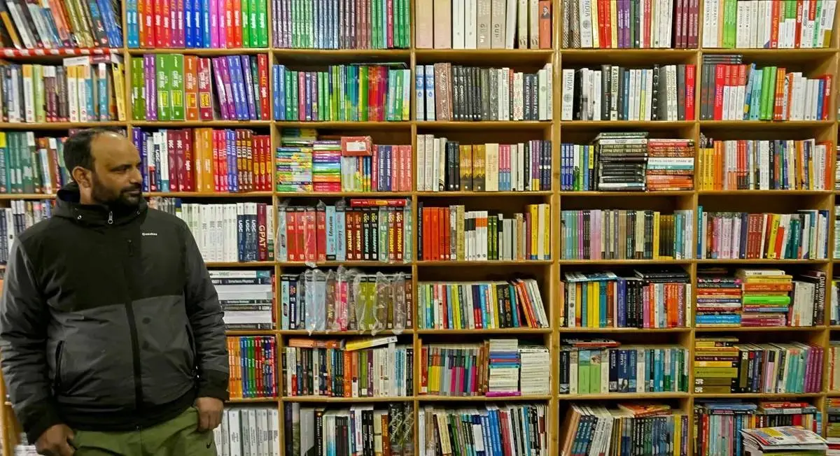 ماجرای یورش پلیس هند به کتابفروشیها چه بود؟