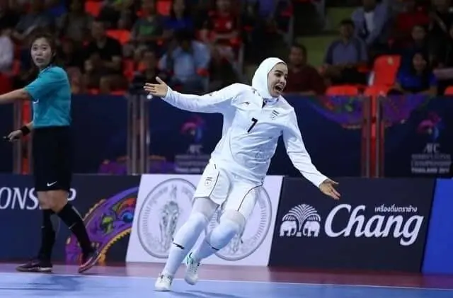 اولین جام جهانی فوتسال زنان، فرار از تبعیض جنسیتی