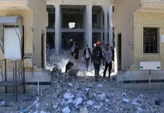 حمله به ساختمان دادگستری لارستان/ تعدادی از شهروندان به شهادت رسیدند  + عکس 