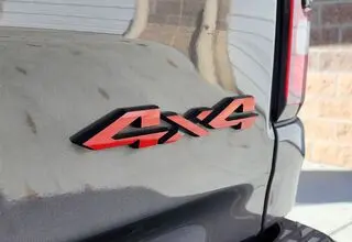 عبارت 4x4 روی ماشین‌های شاسی بلند به چه معناست؟