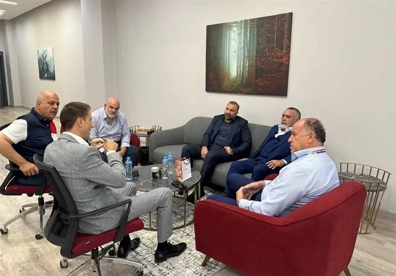 نشست مرتضی قربانی با رئیس و دبیرکل فدراسیون جهانی تیراندازی