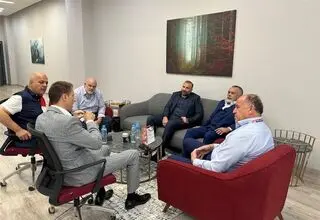 نشست مرتضی قربانی با رئیس و دبیرکل فدراسیون جهانی تیراندازی