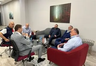 نشست مرتضی قربانی با رئیس و دبیرکل فدراسیون جهانی تیراندازی