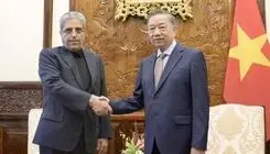 تسلیم اصل استوارنامه سفیر جمهوری اسلامی ایران به رئیس‌جمهوری ویتنام