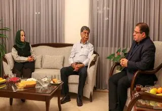 دیدار دبیرشورای اطلاع‌رسانی دولت با دو تن از اساتید روزنامه‌نگاری و روابط عمومی به مناسبت شب یلدا