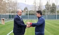 کارزار براندازی امیر؛ فریادشیران: قلعه نویی دیگر وجاهت مربیگری ندارد