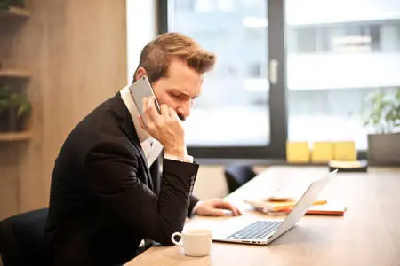 با کدام گوش بهتر است به موبایل جواب بدهیم؟