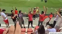 شور و حال تماشاگران تراکتور با ورود ستاره‌ها