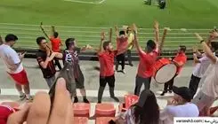 شور و حال تماشاگران تراکتور با ورود ستاره‌ها