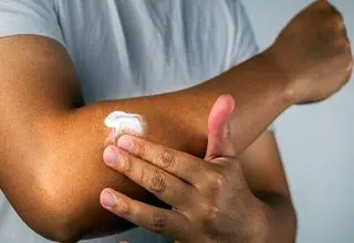 سبزه پوست ها چقدر و چه ضد آفتابی بزنند؟