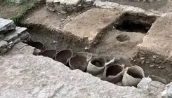 گنج 1700 ساله زیر بازار / سکه‌ های طلای امپراتوری از دل خاک بیرون آمد