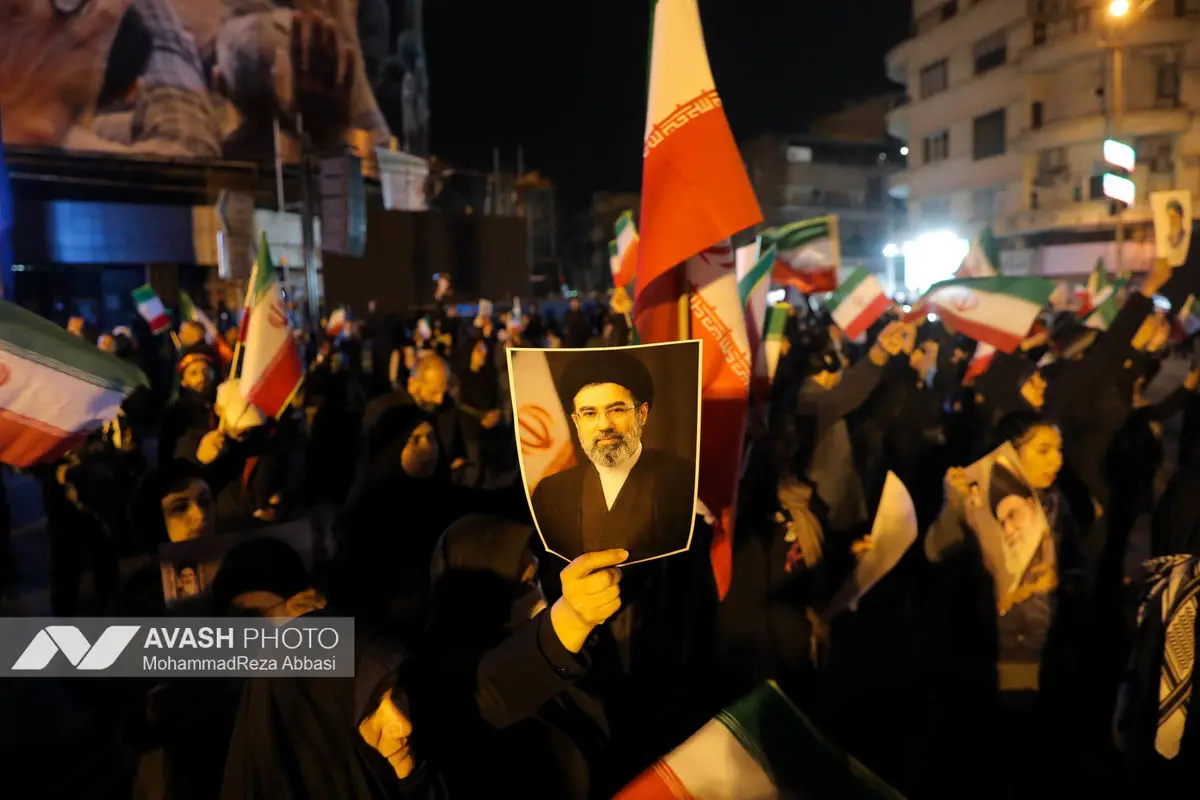 هفتمین شب تجمع مردم تهران در سوگ رهبر شهید