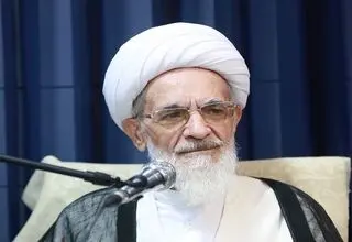 آیت‌الله بیات مسائل انقلاب و نظام را از دیدگاه مردم می‌بینند