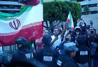 استقبال هواداران تیم ملی در نزدیکی فرودگاه تیخوانا ساعت ۶ صبح!