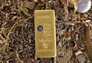 کاهش یک درصدی قیمت طلای جهانی؛ ثبت بزرگ‌ترین افت ماهانه