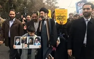 روایتی از یک مسیر؛ آیت الله سید مجتبی خامنه‌ای از جبهه‌های جنگ تا رأس هرم قدرت!