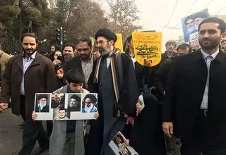 روایتی از یک مسیر؛ آیت الله سید مجتبی خامنه‌ای از جبهه‌های جنگ تا رأس هرم قدرت!