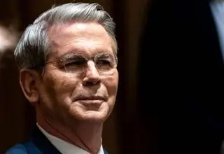 اصرار وزیر خزانه‌داری آمریکا بر ادامه فشار اقتصادی ظالمانه علیه ایران