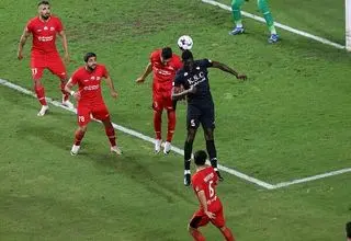 چشمک جام قهرمانی در بازی معوقه لیگ برتر