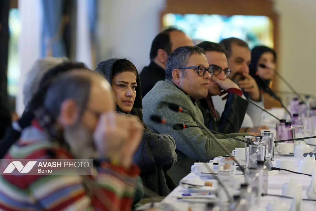 نشست جمعی از هنرمندان با معاون اول رئیس جمهور