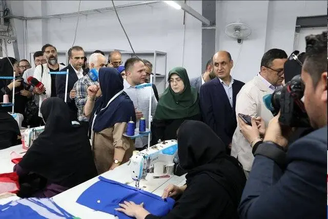 بازدید سخنگوی دولت از کارخانههای دوچرخه و پوشاک انزلی
