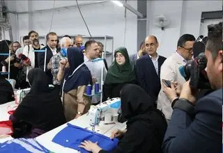 بازدید سخنگوی دولت از کارخانه‌های دوچرخه و پوشاک انزلی 