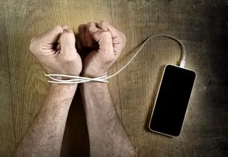 نسل زد چقدر از گوشی استفاده می‌کند؟