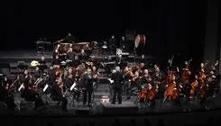 ارکستر موسیقی ملی ایران با سه نسل از خوانندگان روی صحنه رفت