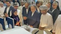 عراقچی یک نسخه کتاب خود را تقدیم وزیر خارجه عمان کرد 