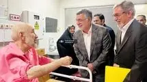 گپ و گفت وزیر بهداشت و خاتمی در بیمارستان
