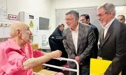 گپ و گفت وزیر بهداشت و خاتمی در بیمارستان