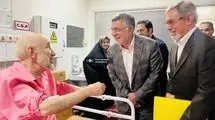 گپ و گفت وزیر بهداشت و خاتمی در بیمارستان