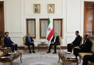 سفیران فرانسه و برزیل به وزارت امور خارجه ایران رفتند